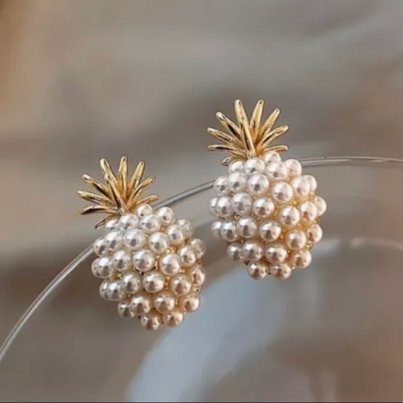 Lilly Pulitzer Jewelry - Pineapple pearl earrings